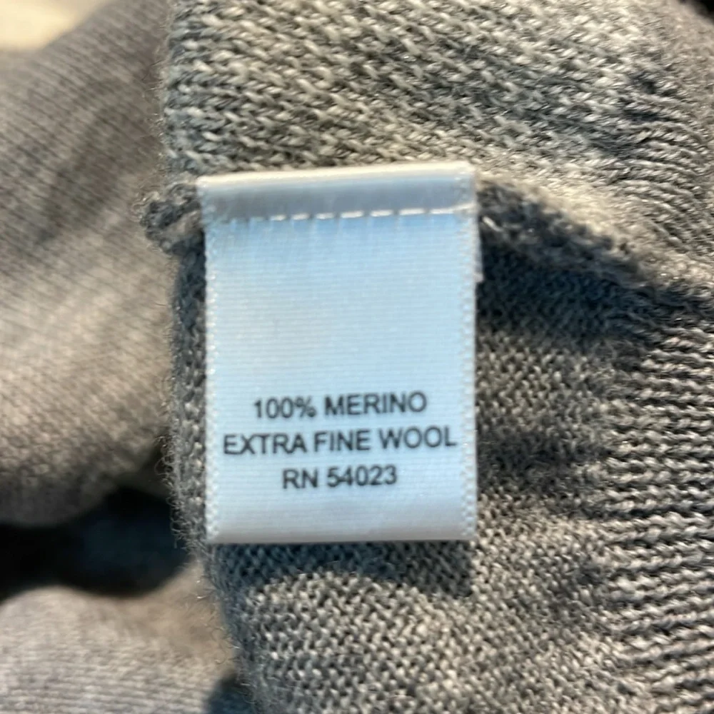 Banana Republic extra fine merino wool gray sweater argyle pattern size Medium